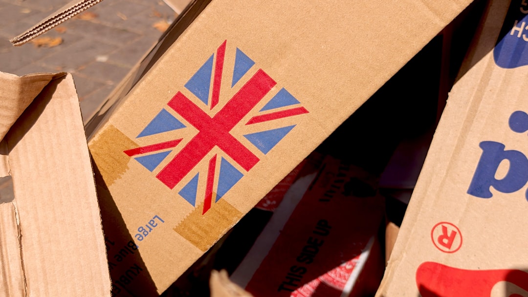 Kartonske kutije za pravilno pakovanje proizvoda za bezbedno slanje kurirskim službama